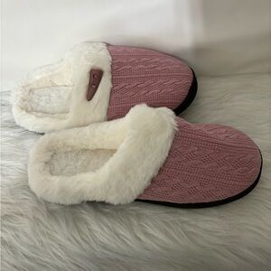 Mauve Pink Knit Slippers with White Faux Fur Lining 42-43 or 9.5 to 10 NWOT